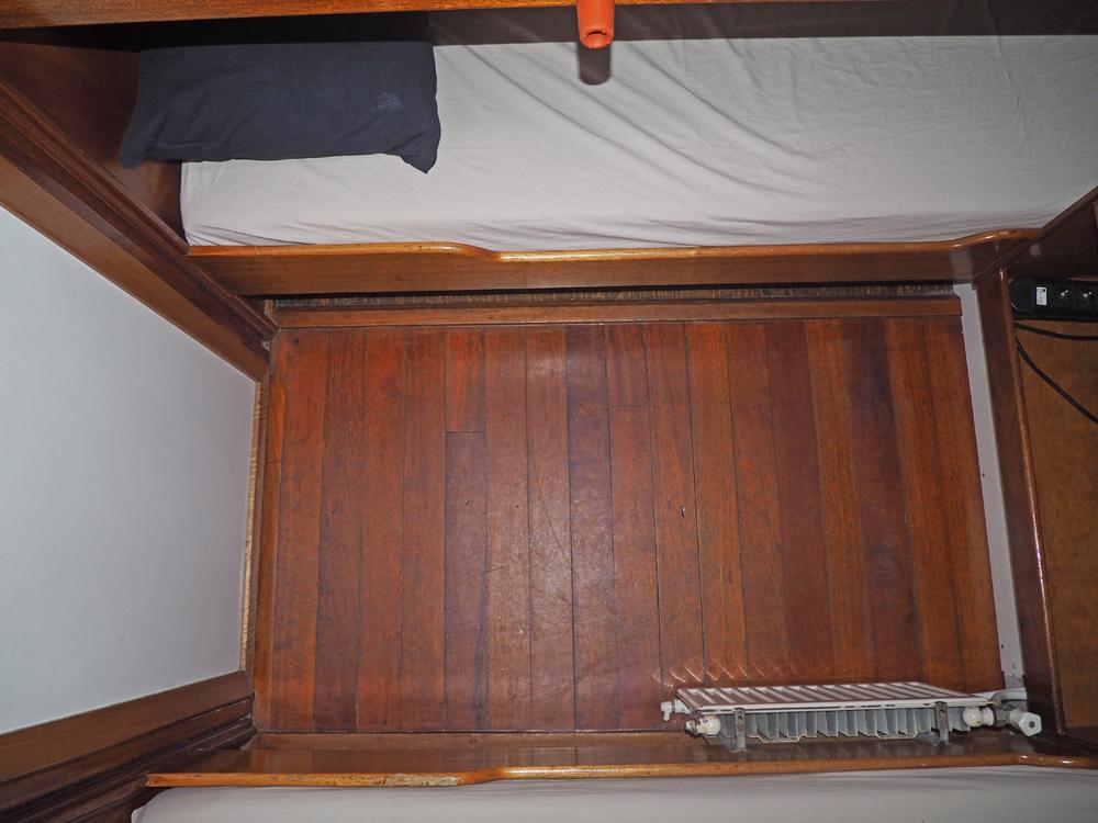 Cabin en avant, H&eacute;bergements